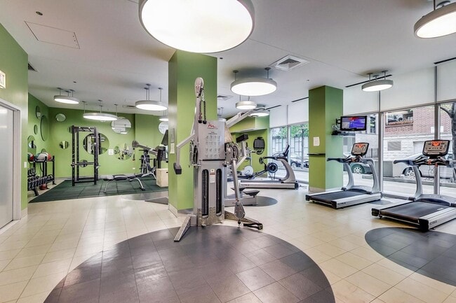 Building Photo - 123 S Green St