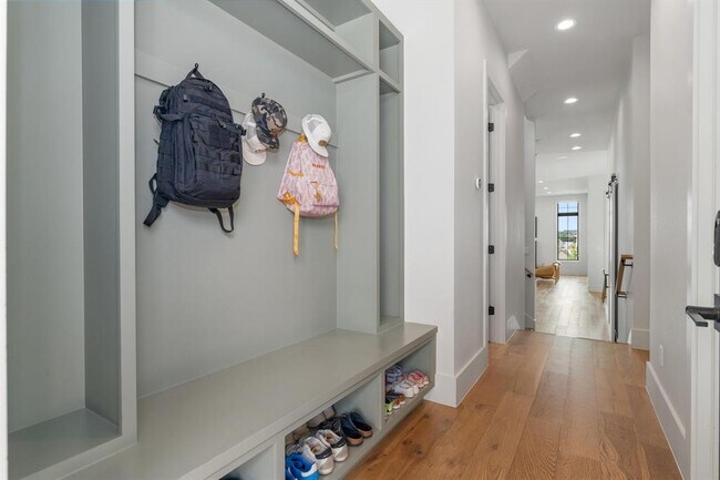Building Photo - 703 Serene Estates Dr