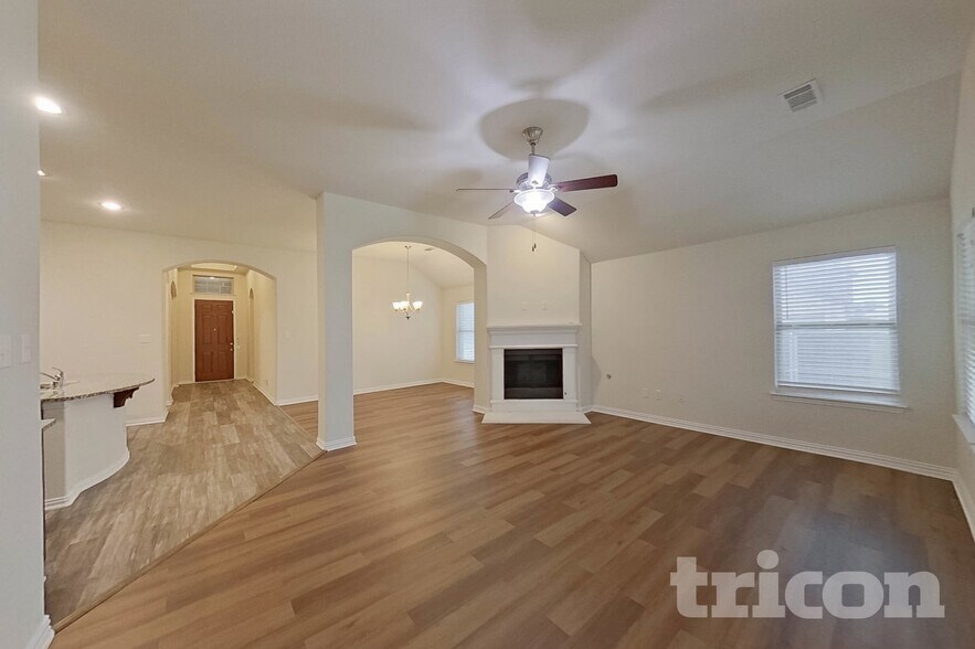 Building Photo - 1304 Meridian Dr