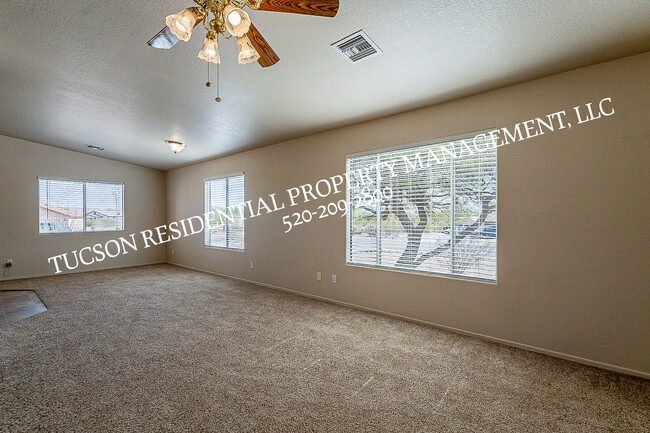 Building Photo - 5891 E Farmridge Dr
