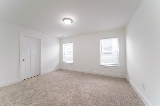 Building Photo - 1003 Magnificent Way