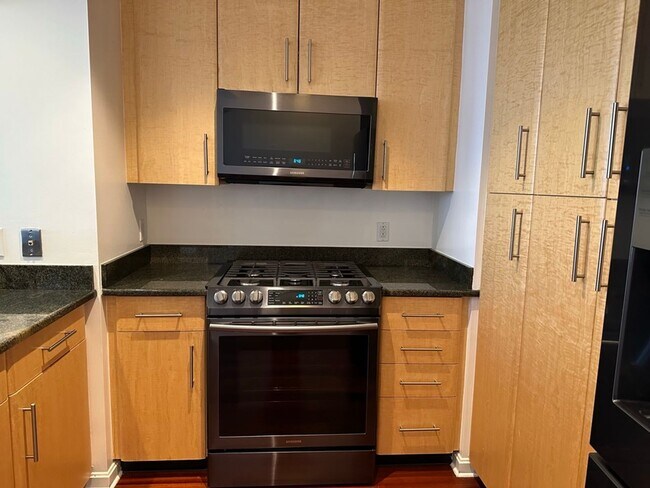 Building Photo - Epic REA: Fabulous 2 BR/2 BA South Beach C...