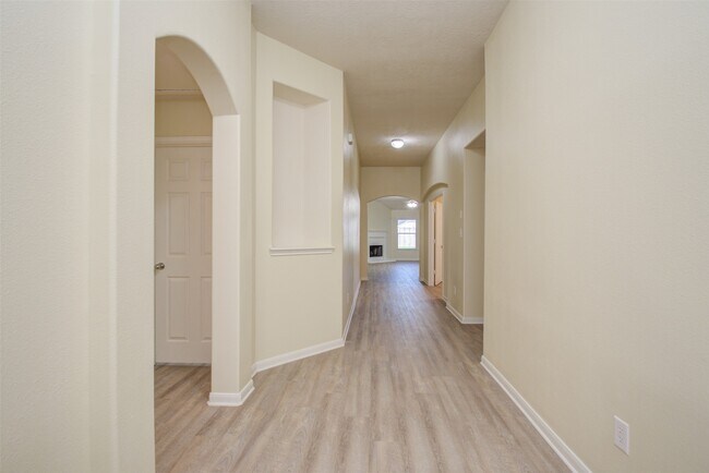 Building Photo - 14903 Lanai Dr