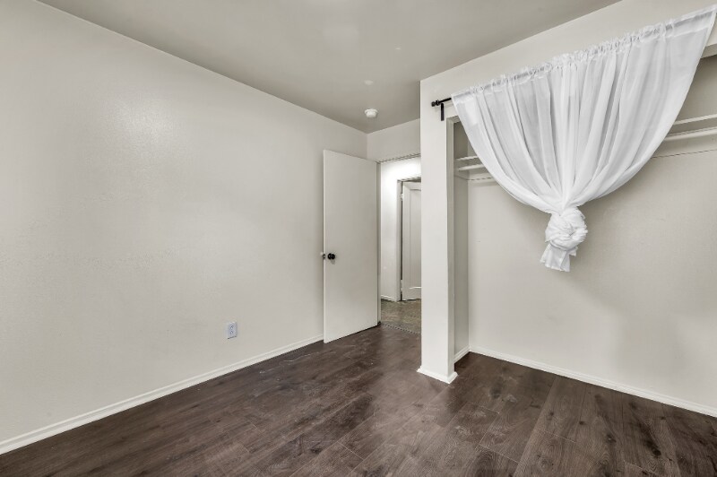 Building Photo - 5243 Huntington Dr