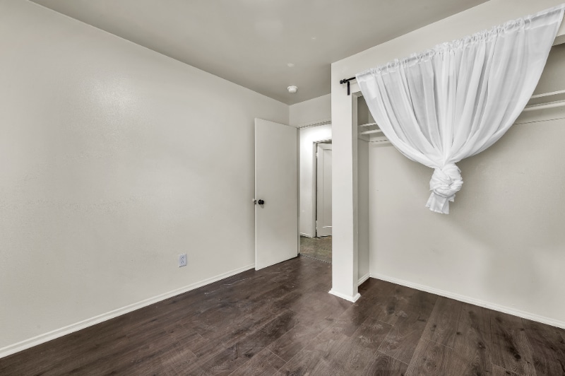 Building Photo - 5243 Huntington Dr N