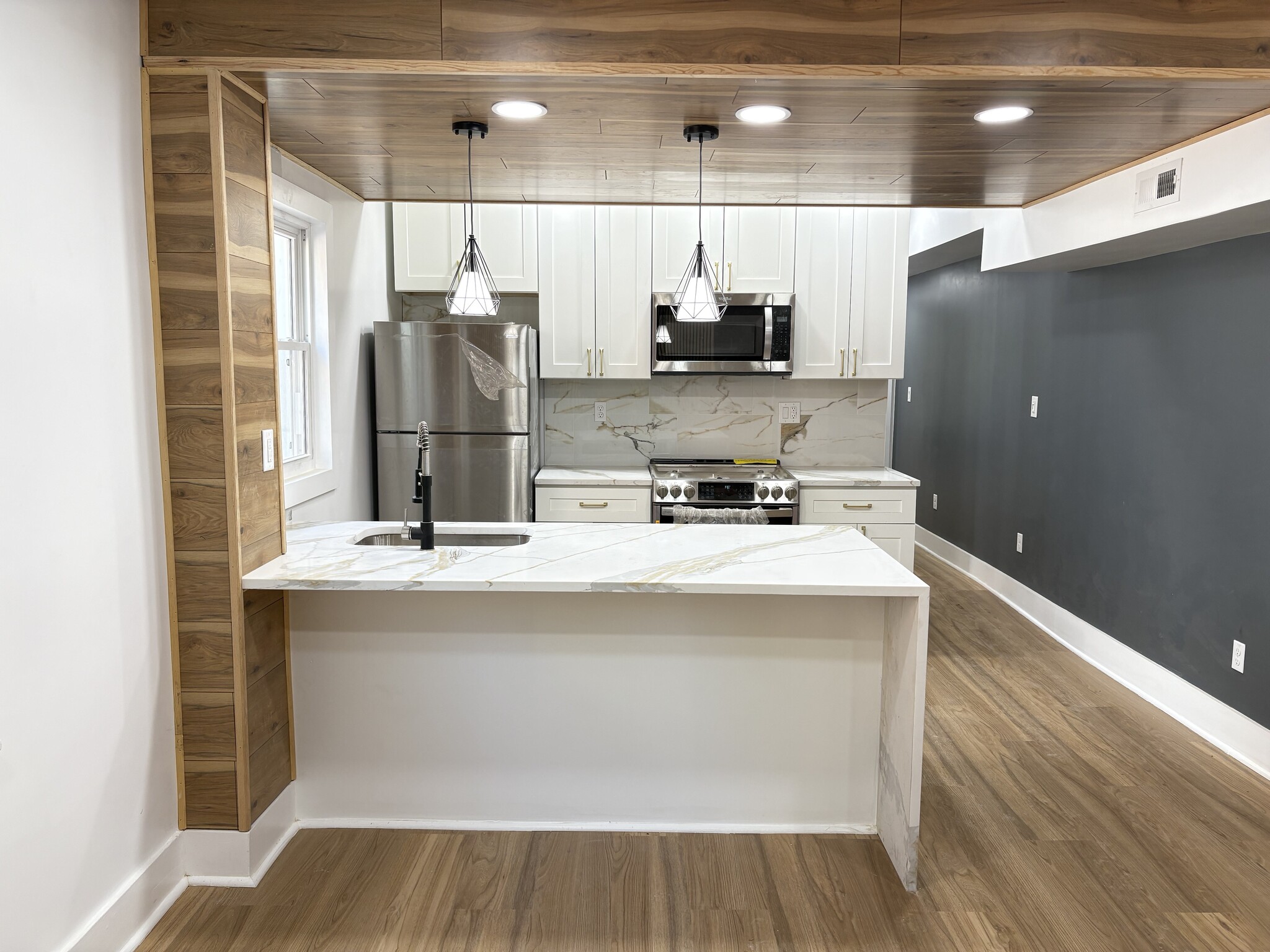 Building Photo - 5834 Phillips Ave