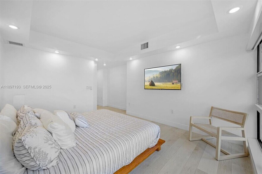 Building Photo - 5000 N Ocean Blvd