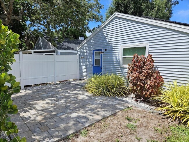 Building Photo - 5042 Linda St