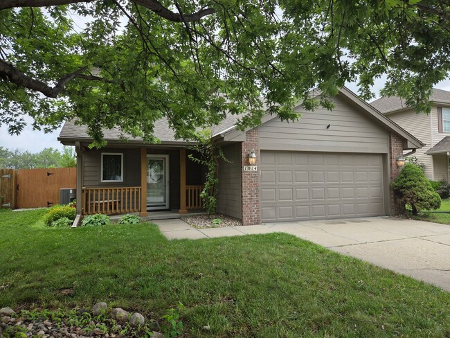 Building Photo - Beautiful 3-bedroom house available now