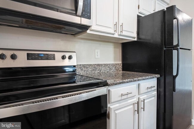 Building Photo - 607 Ravens Crest Dr