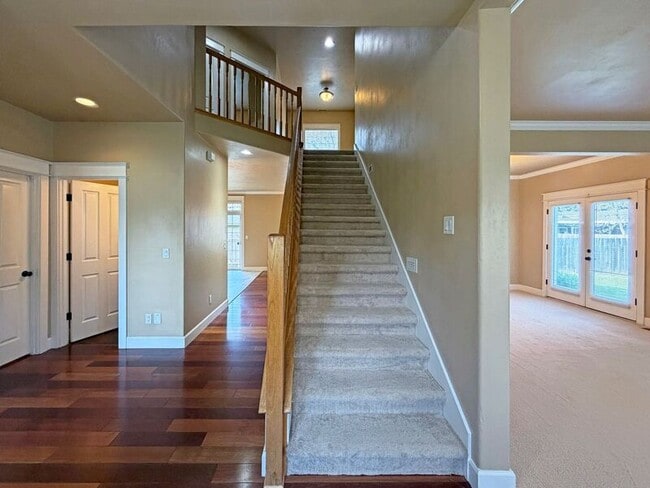 Building Photo - 520 Honeysuckle Ln