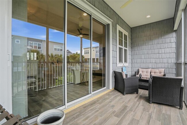 Building Photo - 3162 Moorings Dr S