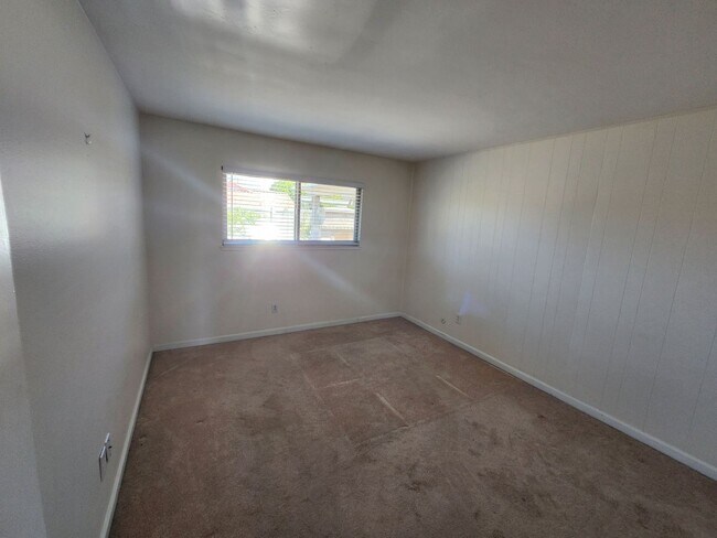 Building Photo - 4 Bedroom Single Story House in University City