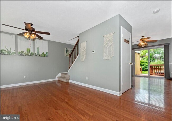 Building Photo - 381 W Thornhill Pl