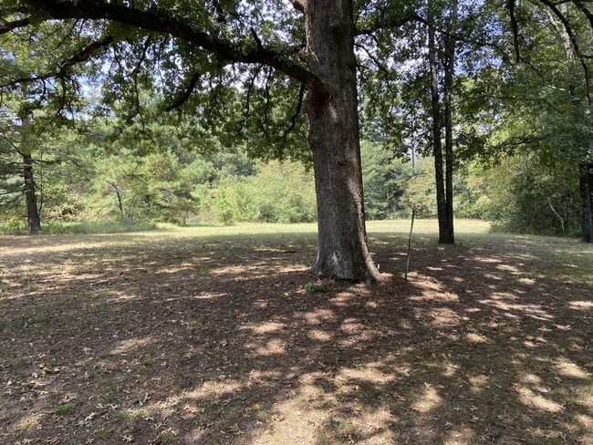 Building Photo - 18601 Honeysuckle Ln