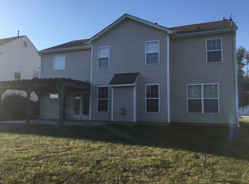 Building Photo - 4544 Fairport Ct