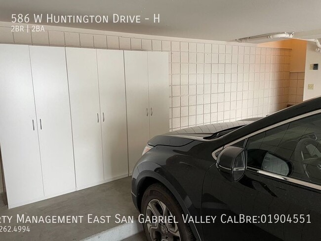 Building Photo - 586 W Huntington Dr