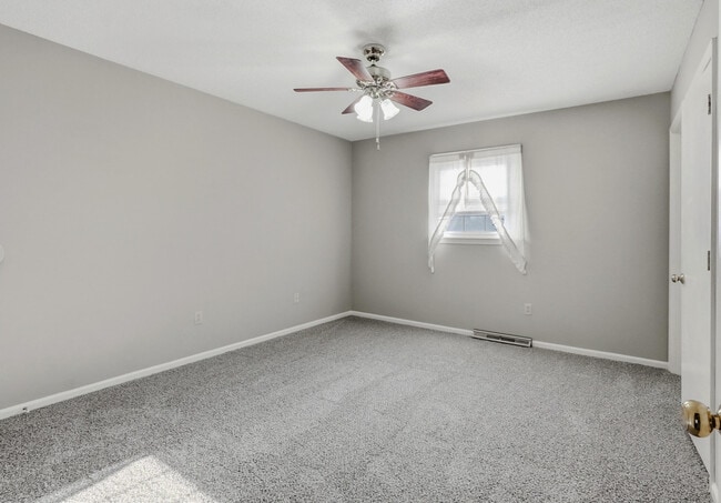 Building Photo - 2212 Rose Dr