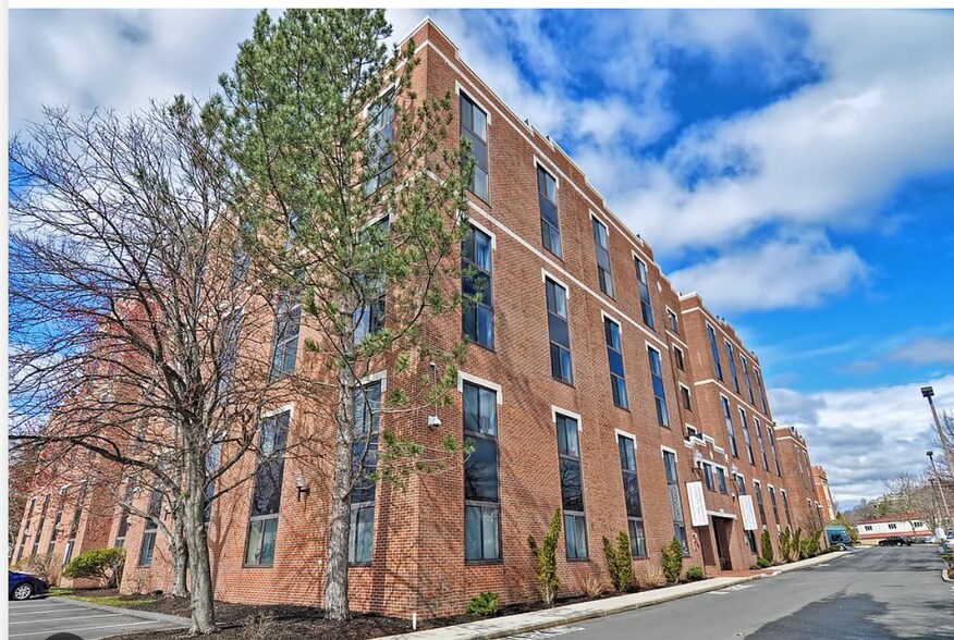 Building Photo - 30 Daniels St