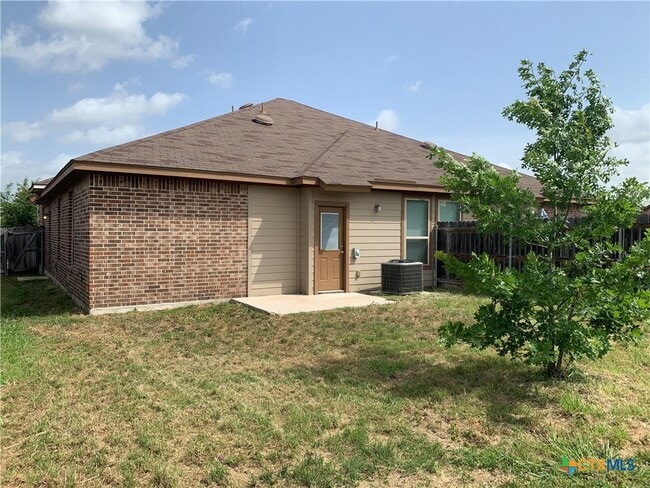 Building Photo - 506 Creekside Frst