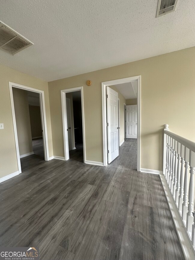 Building Photo - 3682 Fremont Dr