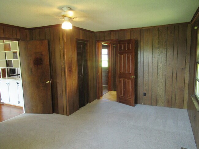 Building Photo - For Rent in the North Lincoln School District!