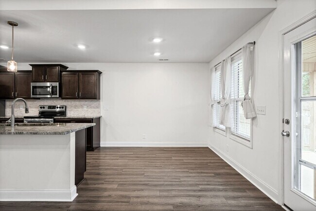 Building Photo - 204 King Rd