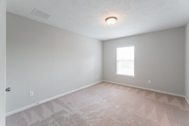 Building Photo - 9402 Empress Crossing Dr