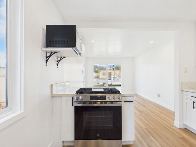 Building Photo - 3257-59 Luna Ave