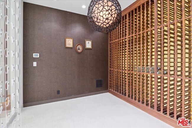 Building Photo - 1232 Sunset Plaza Dr