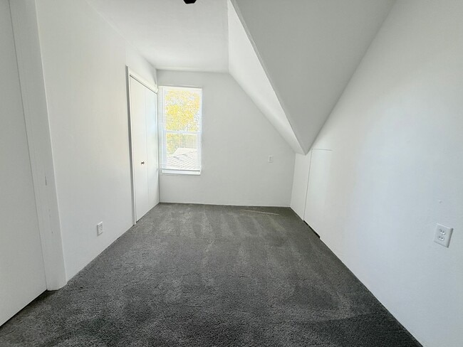 Building Photo - Spacious 4-Bedroom Home with Fenced Backyard