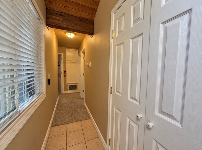 Building Photo - 16694 Marion Way