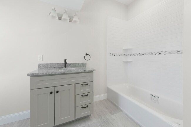 Building Photo - Renovated 4 bed 2 bath in Brighton!!!