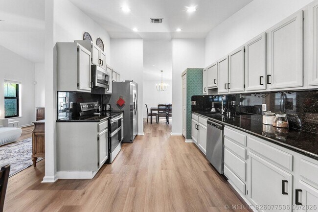 Building Photo - 13645 Exotica Ln
