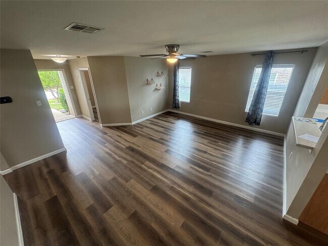 Building Photo - 108 Mesa Dr