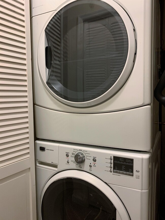 Building Photo - 88 Park Ave