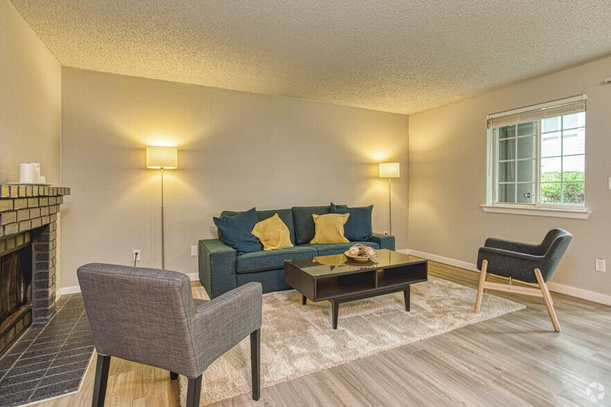 2BR, 1BA - 861 SF - Delridge Crossing Apartments