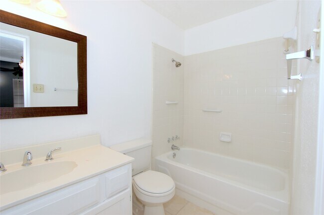 Building Photo - 10639 Braes Bend Dr