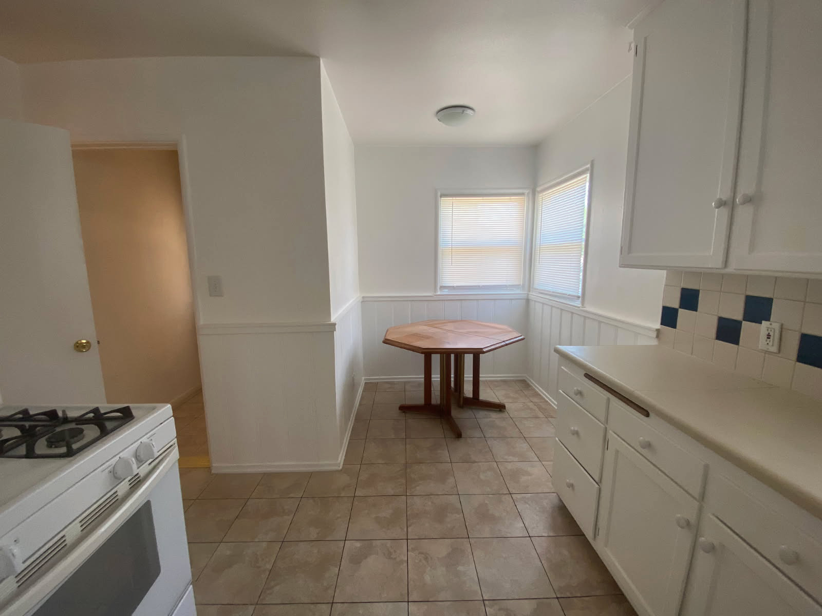 Kitchen - 8920 Darby Ave