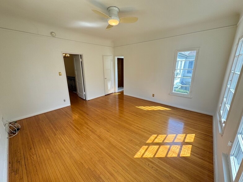 Building Photo - 422 S Detroit St