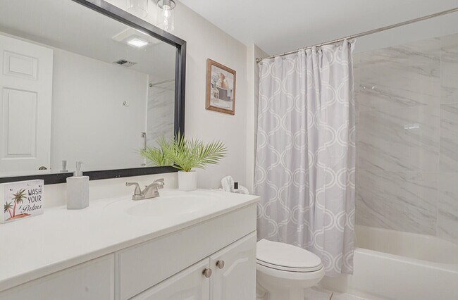 Building Photo - 6037 Balboa Cir