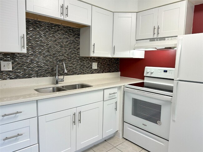 Building Photo - 7571 Hazelcrest Dr