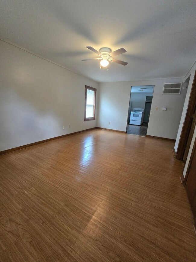 Building Photo - 313 Sanford Ave