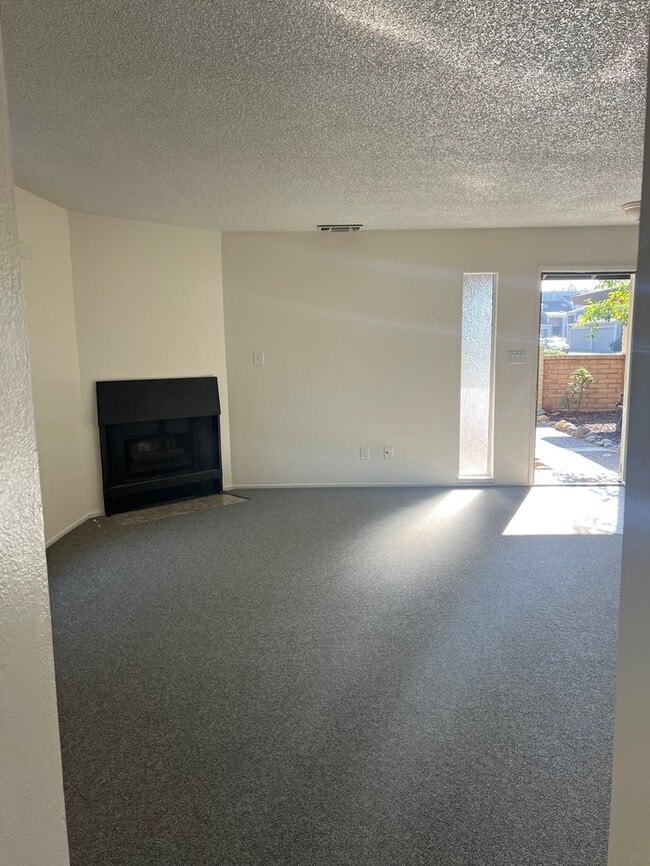 Building Photo - 845 Carro Dr