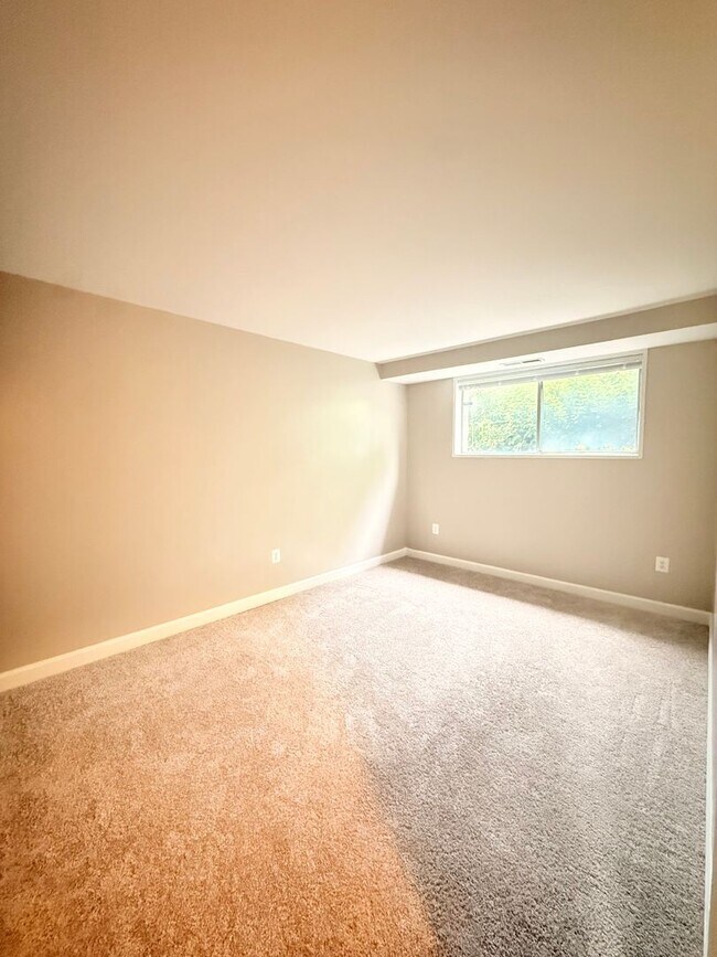 Building Photo - 2 Bedroom Condo near New Carrollton MARC t...