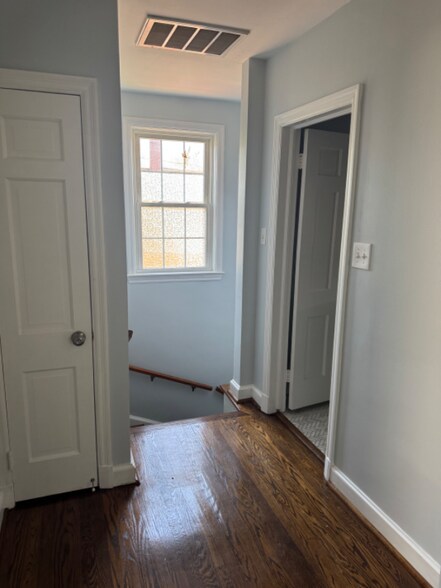 Building Photo - 2419 Chesterfield Ave
