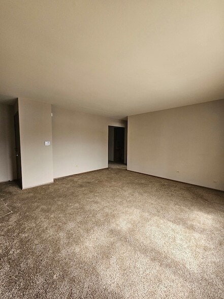 Building Photo - 1450 Getzelman Dr