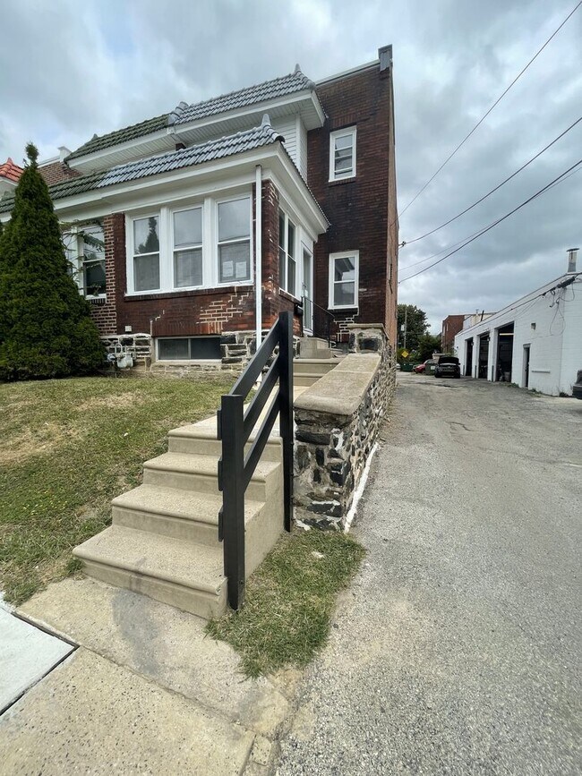 Beautiful 4 Bedroom, 1.5 Bath in Sharon Hill 95 Barker Ave Sharon