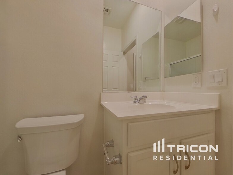 Building Photo - 16221 W La Ventilla Way