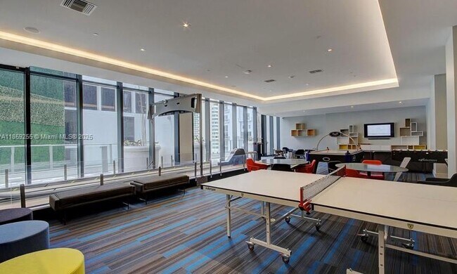 Building Photo - 1010 Brickell Ave